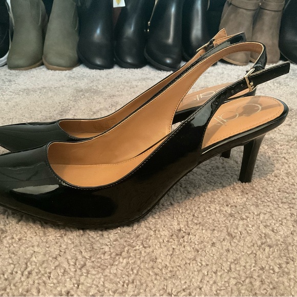 Calvin Klein - Picture 3 of 5